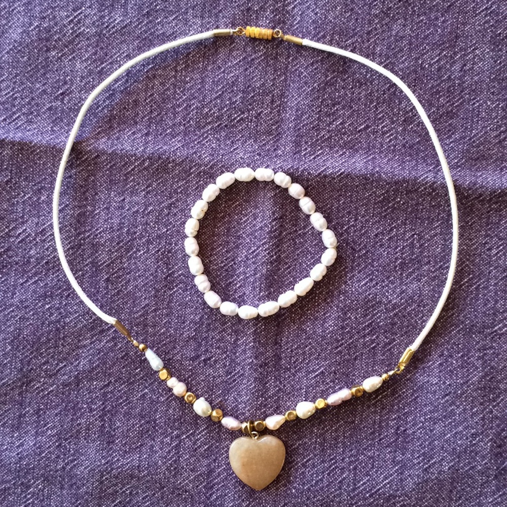 Handmade Goldtone pearl / carnelian heart necklace